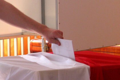 Krzakowski i Rabczenko w drugiej turze. Dogrywka 4 listopada