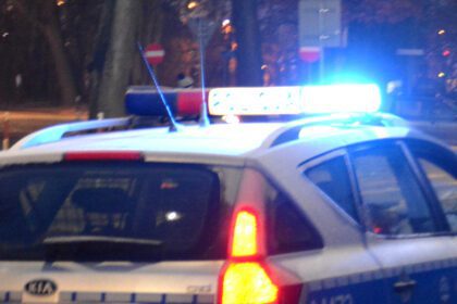 Korytarz życia i czujność na pasach. Jak prawidłowo ustępować pojazdom uprzywilejowanym?