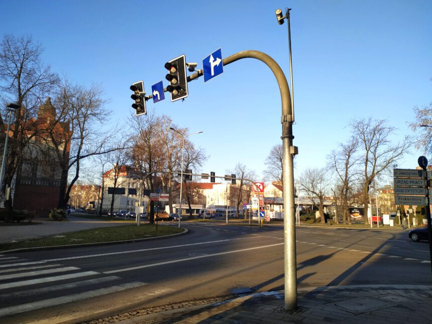 Sygnalizacja na skrzyżowaniu Jaworzyńskiej, Skarbka i Muzealnej już naprawiona