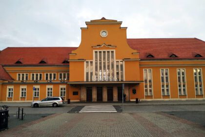 Wielkie zmiany przy legnickim dworcu. Od czwartku nowa organizacja ruchu i utrudnienia