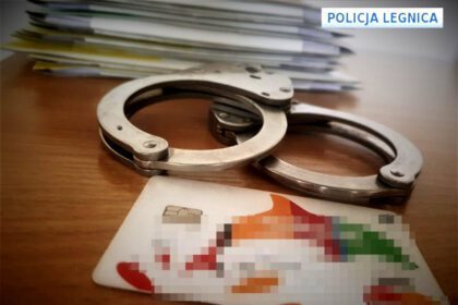 Znalazł cudzą kartę płatniczą... i zaczął z niej korzystać