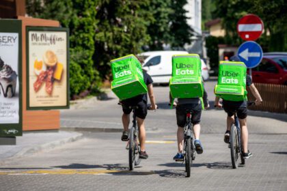 Uber Eats rośnie w siłę i dotarł do Legnicy