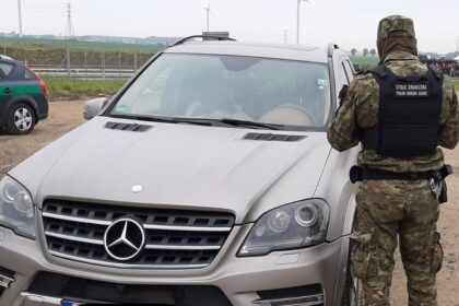 Skradziony w Niemczech Mercedes za 80 tys. odnaleziony pod Legnicą