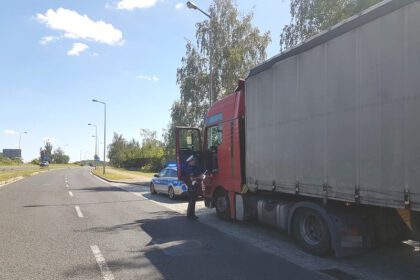Pijany kierowca ciężarówki zatrzymany. Wydmuchał 2,4 promila alkoholu
