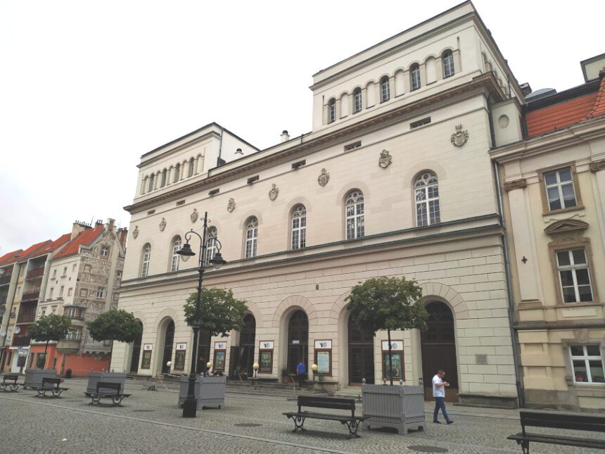 Legnicki teatr przenosi spektakle do internetu i prosi o wsparcie