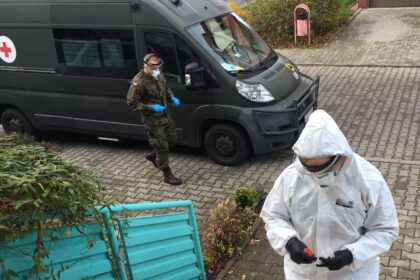 Duże zaangażowanie żołnierzy w niesieniu pomocy przy pobieraniu wymazów