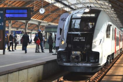 Koleje Dolnośląskie kupią kolejnych osiem pociągów Elf2