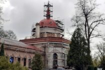 Rewitalizacja cmentarnej kaplicy coraz bardziej zaawansowana