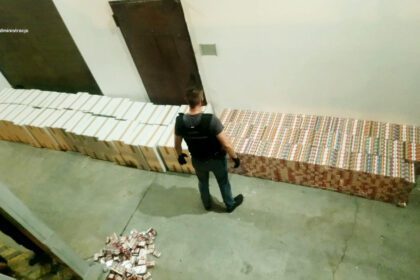 Przemytnik z Ukrainy złapany na A4. Wiózł ponad pół miliona sztuk papierosów