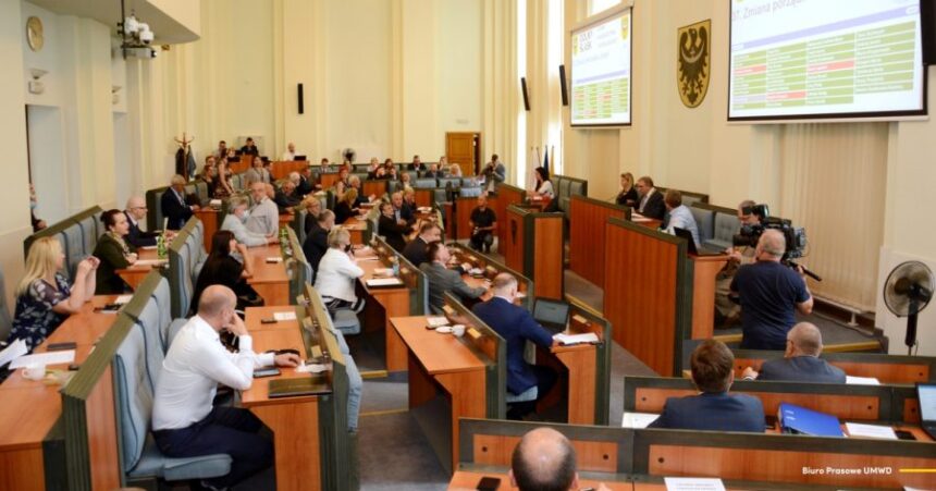 Zarząd województwa z votum zaufania oraz absolutorium za rok 2020
