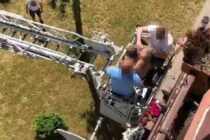 Przestępca-akrobata uciekał przed policjantami... po balkonach