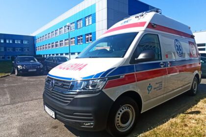 Nowy ambulans typu P dla pacjentów legnickiego szpitala