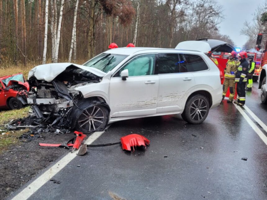 Wypadek na drodze krajowej nr 36 w Lisowicach. Jedna osoba nie żyje