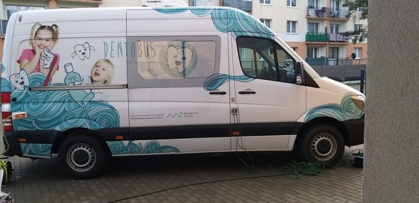 Dentobus już w akcji. Na początek odwiedzi legnickie przedszkola