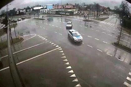 Przytomna reakcja legnickiego policjanta uratowała kobiecie życie [FILM]