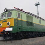Lokomotywa ET21-548 już stoi w muzeum kolejnictwa w Legnicy