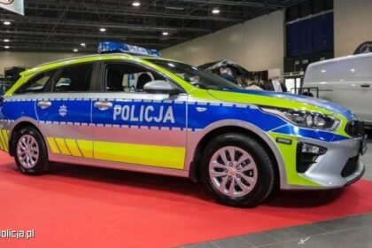 Oznakowanie radiowozów polskiej policji w nowych kolorach