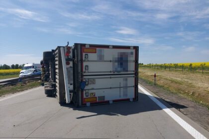 Zasnął za kierownicą i uderzył w barierę. A4 zablokowana przez 8 godzin