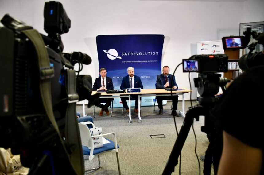 W Legnicy powstanie innowacyjna fabryka nanosatelitów
