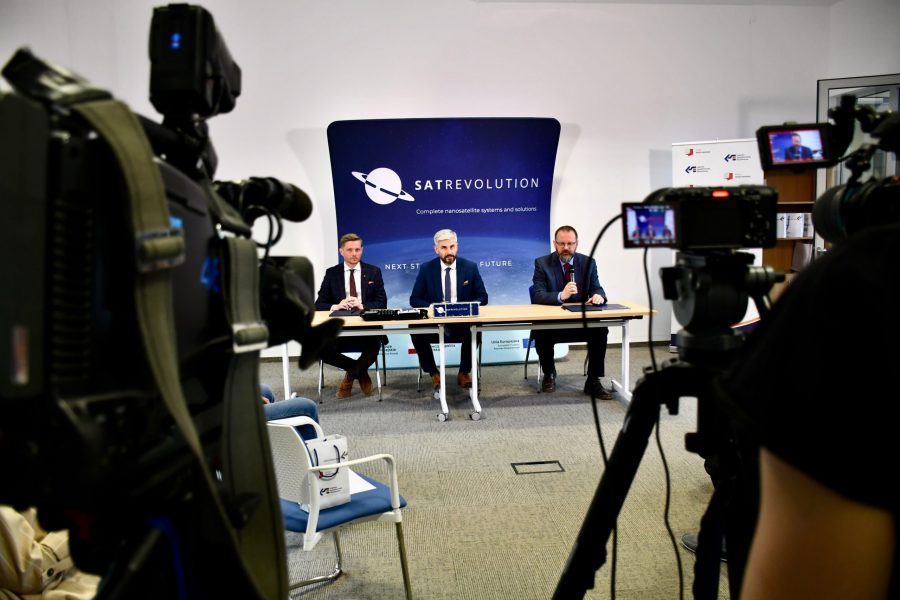 W Legnicy powstanie innowacyjna fabryka nanosatelitów