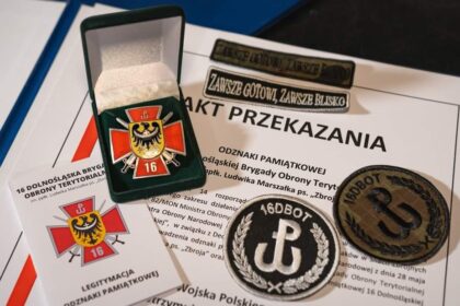 Odznaka 16 DBOT w zbiorach Muzeum Wojska Polskiego
