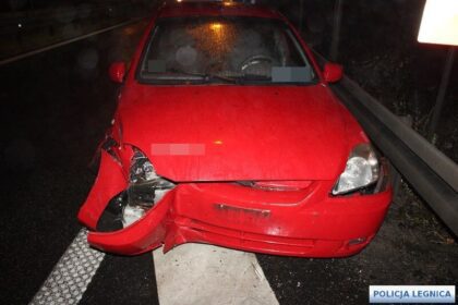 Pijany kierowca chciał wjechać na A4 a wjechał w... bariery energochłonne