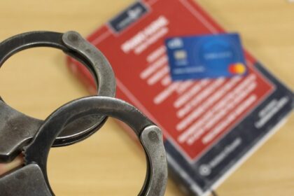 Wyrodny wnuczek systematycznie okradał swoją babcię