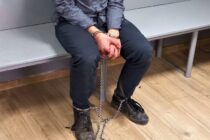 Atak nożownika w Legnicy! Szaleniec zranił dwie osoby i zniszczył kilka aut