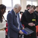 Nowy sprzęt medyczny dla uczniów VII LO w Legnicy