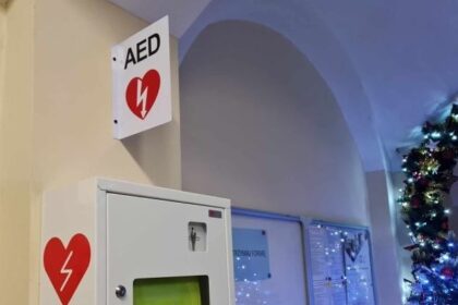 KGHM wyposażył swoje szkoły patronackie w defibrylatory