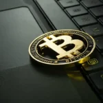 Oszustwo na inwestycję w kryptowaluty. Stracił prawie 5 tys. zł