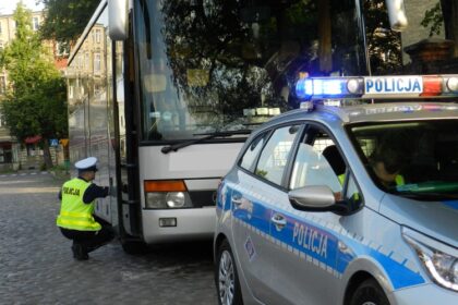 Twoje dziecko wyjeżdża na wakacje? Zgłoś kontrolę autokaru