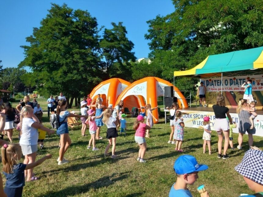 Festyn "W piątek o piątej" na legnickich Piekarach C