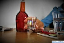 "Opiekowała się" 4-letnią córką. Wydmuchała 3 promile alkoholu