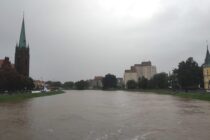 Trwa walka z wielką wodą. Legniczanie walczą o miasto