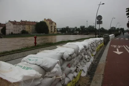 Woda w Kaczawie opadła o ponad pół metra. Najnowszy raport