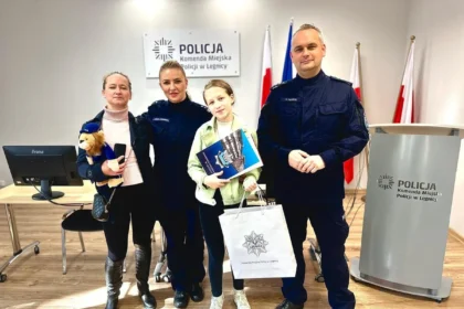 13-letnia bohaterka z wizytą w legnickiej komendzie policji
