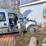 Pijany kierowca wjechał autem w budynek. Miał dwa dożywotnie zakazy