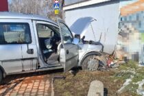 Pijany kierowca wjechał autem w budynek. Miał dwa dożywotnie zakazy