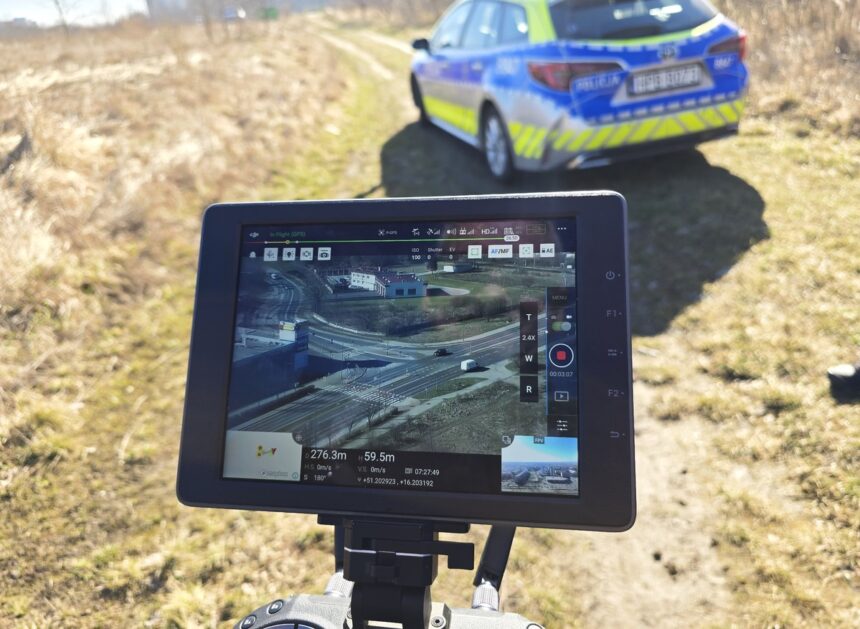 Uwaga kierowcy! Akcja legnickiej policji z udziałem drona