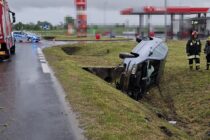 Pijany Ukrainiec "spanikował". Jego auto dachowało i wylądowało w rowie