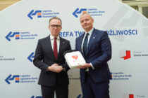 LSSE zwiększa bezpieczeństwo Legnicy. Miasto otrzymało defibrylator AED