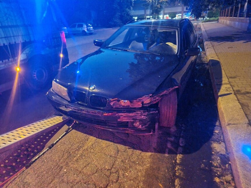 rozbite BMW na ulicy Chojnowskiej w Legnicy
