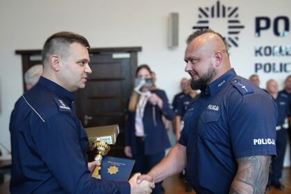 mł. asp. Paweł Dominiak z Wydziału Ruchu Drogowego KMP Legnica