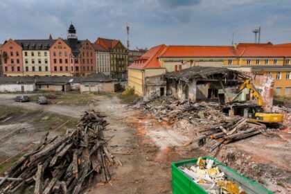 Krajobraz przy dworcu zmienia się w oczach. Trwa budowa węzła za 35 mln zł