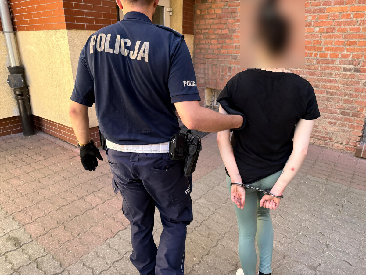 Gdyby wybrała „zebrę”, nic by się nie stało. Przez nielegalne przejście wpadła z metamfetaminą Zatrzymana 24-latka za posiadanie metamfetaminy