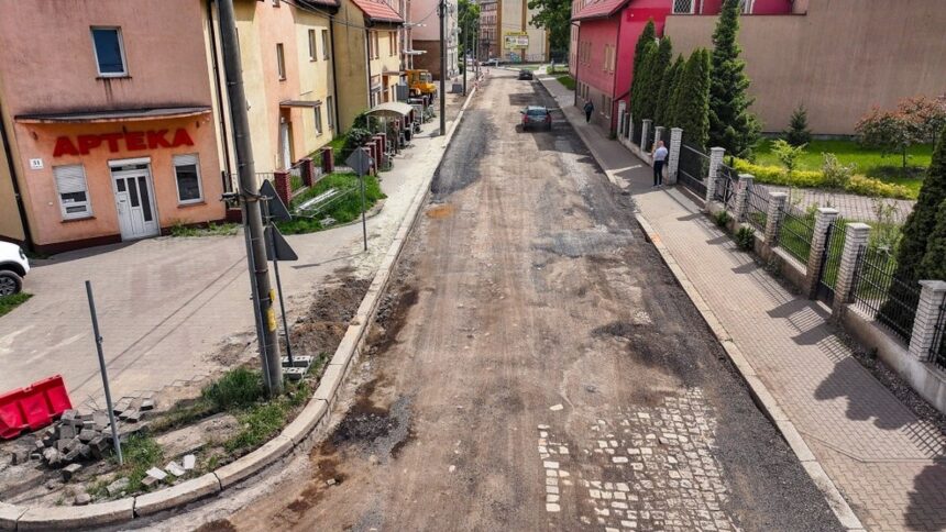 Trwa remont ul. Działkowej w Legnicy. Co dzieje się na placu budowy?