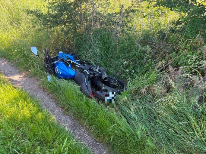 Szalony pościg na Pątnowskiej w Legnicy. Odurzony amfetaminą uciekał skradzionym motocyklem Ucieczka skradzionym motocyklem skończyła się w zaroślach