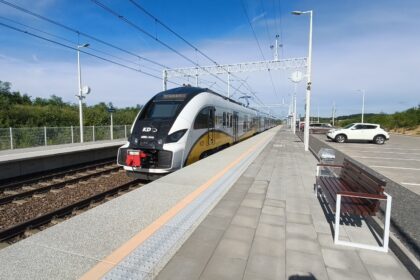 Pociąg Kolei Dolnosląskich