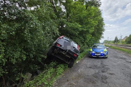 Pijana kobieta wylądowała autem w rowie